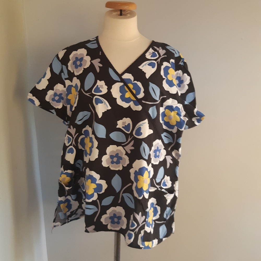 10/10$ White Cross Multi-color V Neck Floral Size XXL Scrub Top Medical Uniform